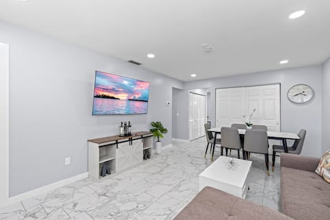 Sleeps 6 • PS5 + 65″ TV • Renovated 2-BR