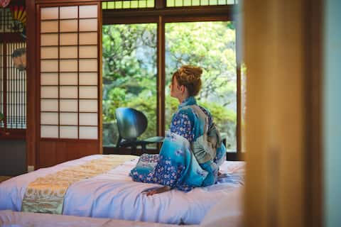 Traditional Japanese House / Natural Hot Spring