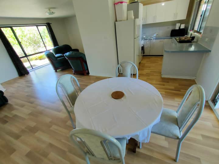 Leafy Getaway - 3 Bdr Canberra Sunny Getaway - Canberra