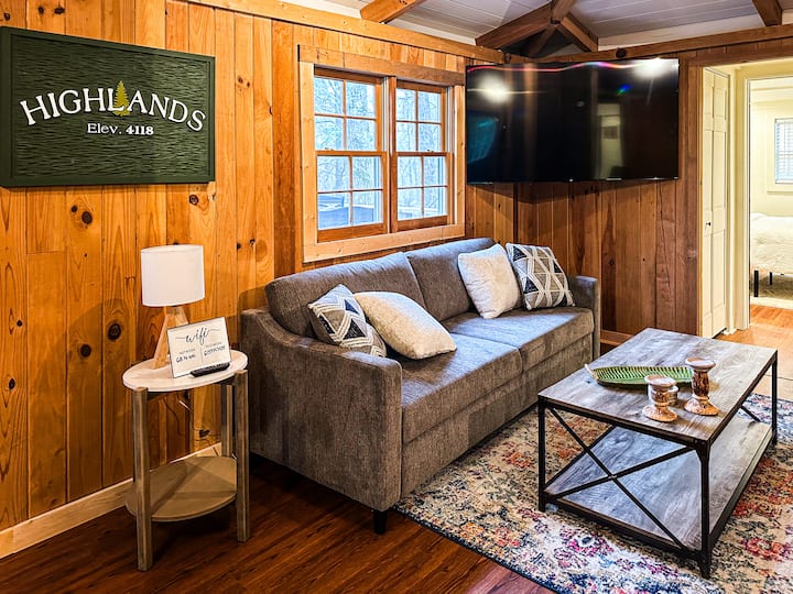 Blue Door Bungalow Of Highlands - Highlands, NC
