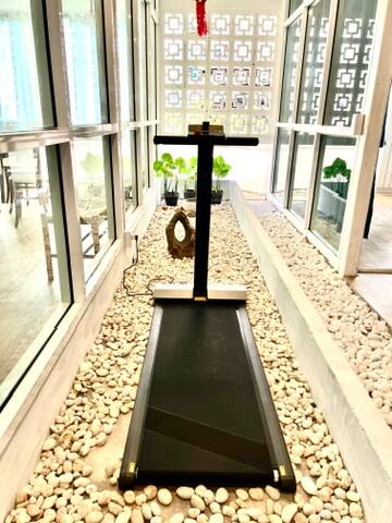 Roof Top 4BR Top Private Floor, CHINA TOWN gallery image 2