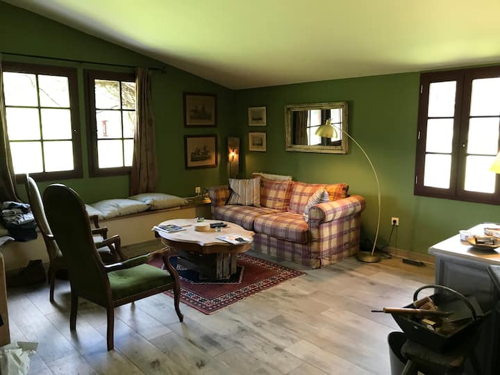Maisonnette Dans Les Monts De Vaucluse. - Sault