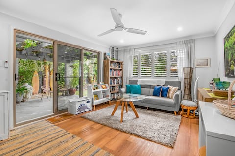 Popular Airbnb listing: LuxeEscape @“Little Palmy” walk to Beach/shops in Umina Beach