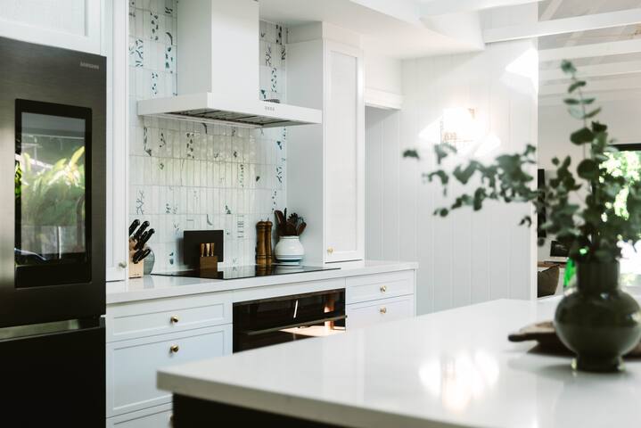 Luxurious Colonial Bungalow with Heated Pool gallery image 5