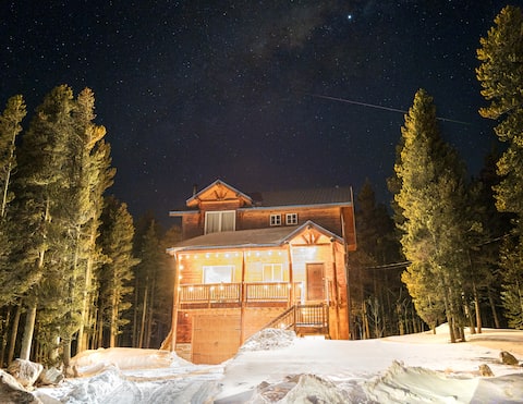 Big Snowy Mountain Cabin | Hot Tub, Near Skiing