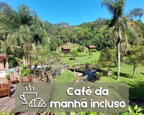 Entire ranch: 3 cabins, 10 people