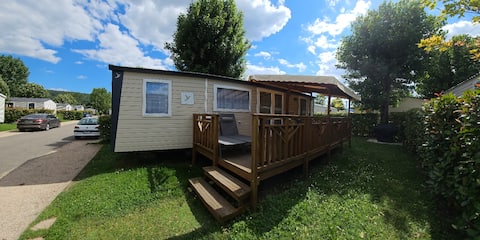 Mobile home in 4-star holiday village