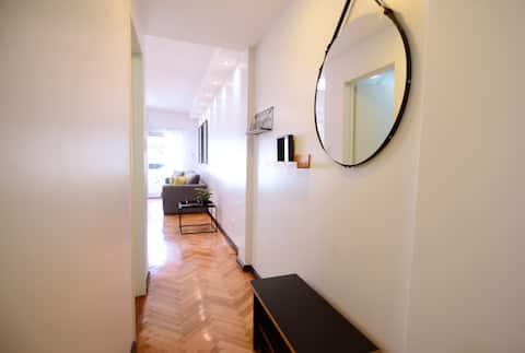 Anuncio de Airbnb popular: Completely NEW bright & modern decor full equipped en Comuna 2