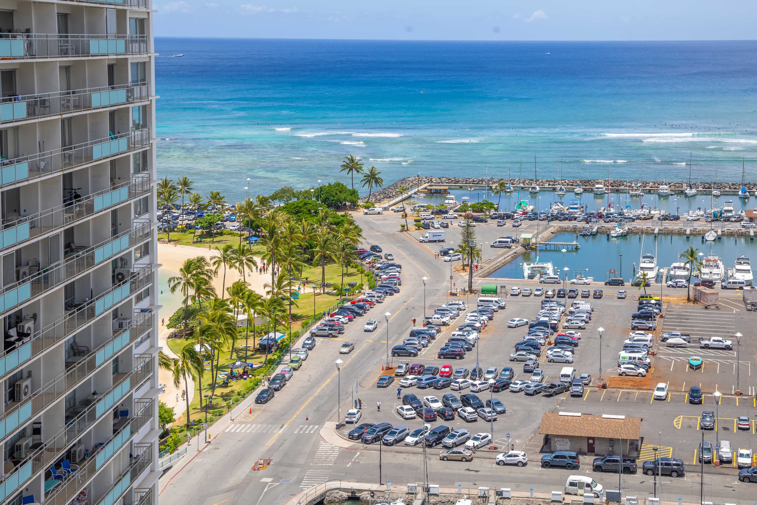 Condo in Honolulu · ★4.88 · 2 bedrooms · 4 beds · 2 private baths - Image 78