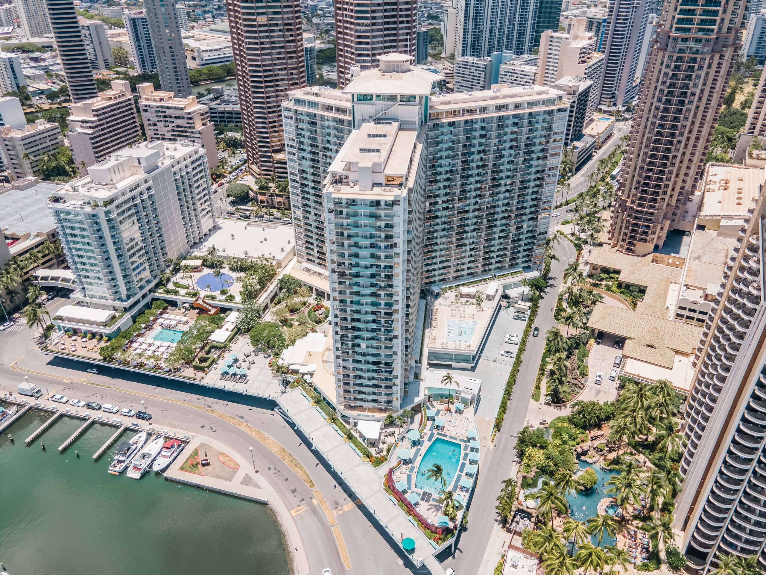 Condo in Honolulu · ★4.88 · 2 bedrooms · 4 beds · 2 private baths - Image 79