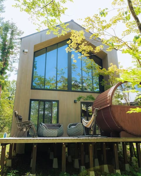 HIBIKU: A unique inn to enjoy with three different styles: a semi-open-air family bath, Finnish saun