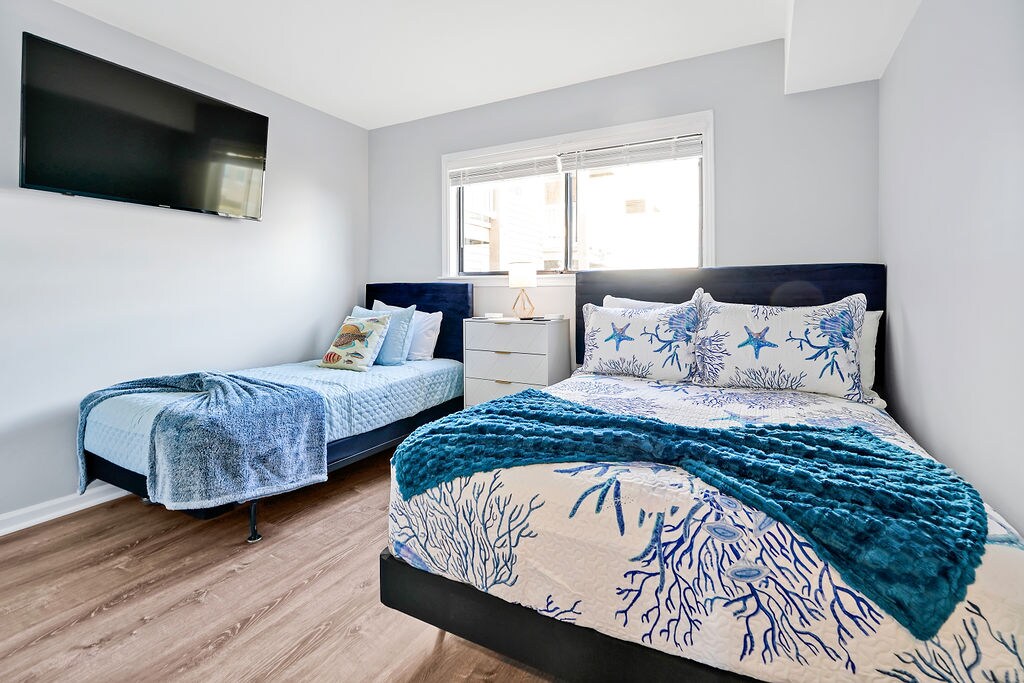 Целосен кревет за 2 лица
Брачен кревет (широк 150-179 см) за 1 лице