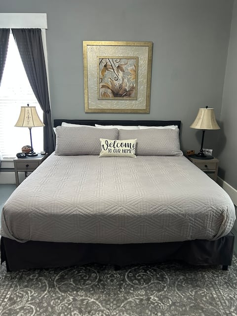 Historic Farmhouse Getaway - Spacious & Peaceful