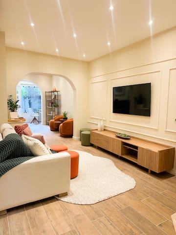 2Bd Garden Oasis Steps to Leblon Beach