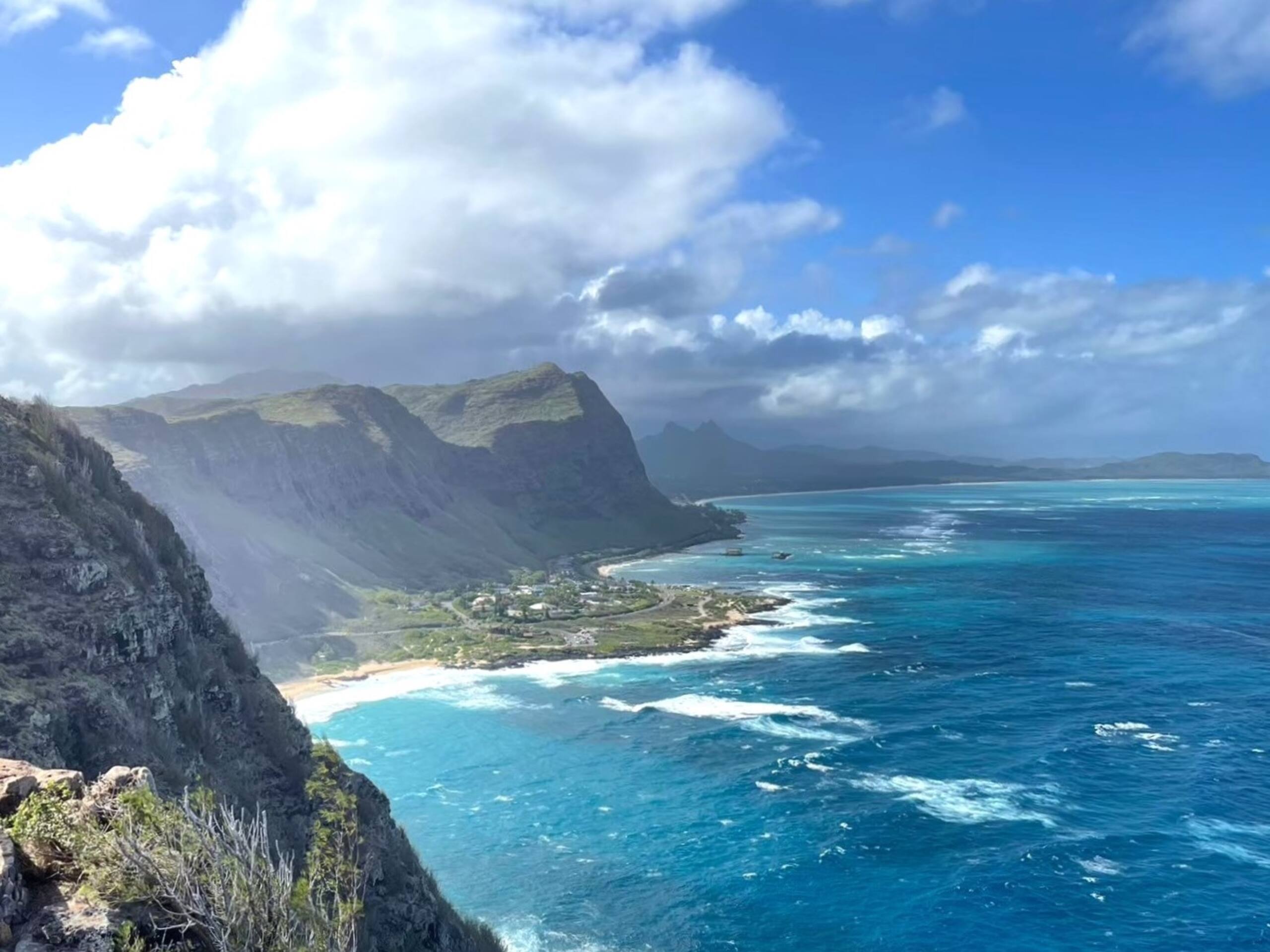 Condo in Honolulu · ★4.54 · Studio · 1 bed · 1 shared bath - Image 16