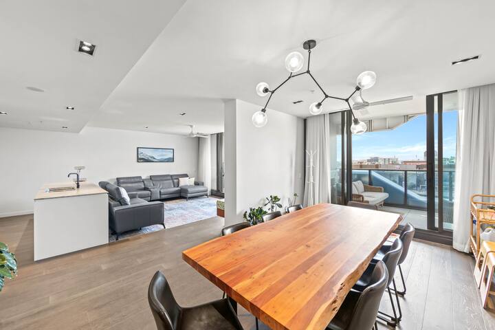 Family Friendly 3 Bedroom Apt w Car Park gallery image 3