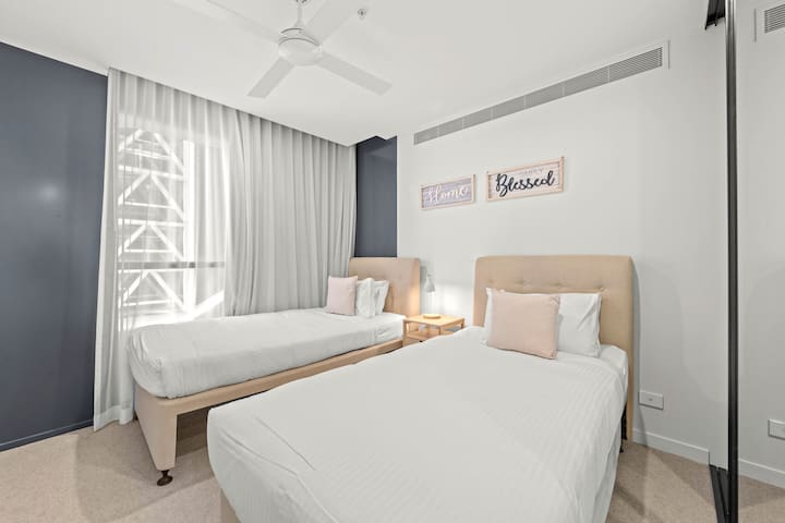 Family Friendly 3 Bedroom Apt w Car Park gallery image 2