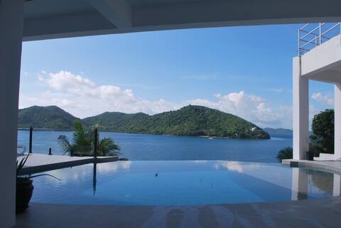 Serenity by the sea Stunning villa w/infinity pool