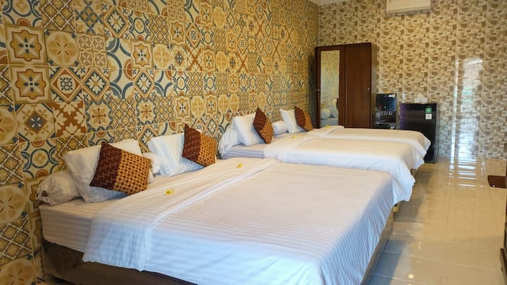 Studio Super Family S4 , Omah Kampoeng - Salatiga