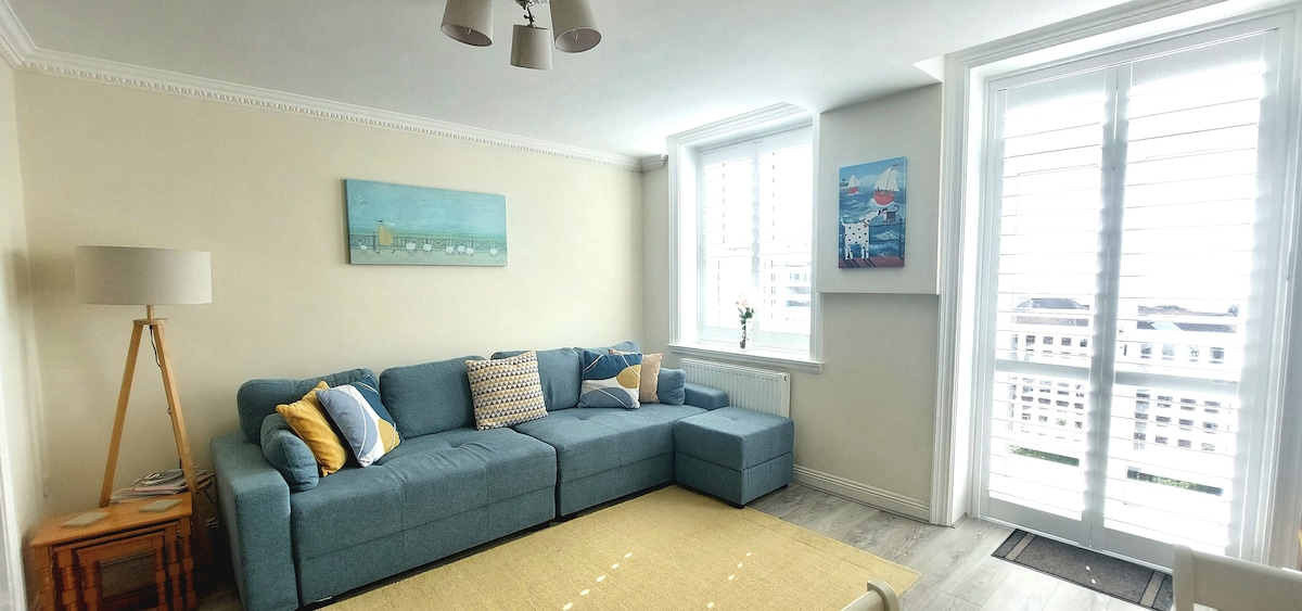 Top Airbnb: Burlington Mansions Sea View in Holdenhurst Village