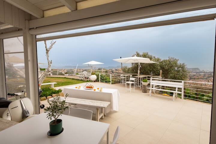 Panoramic villa in Naples.