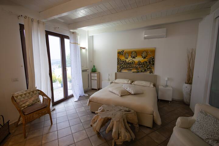 Panoramic villa in Naples. gallery image 4