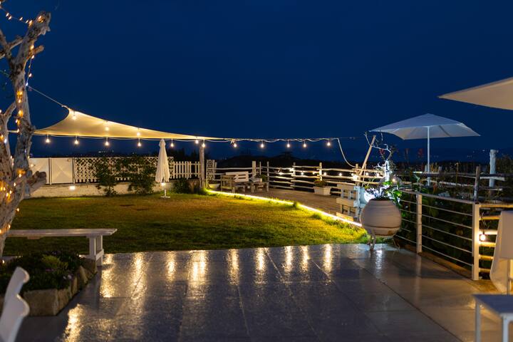 Panoramic villa in Naples. gallery image 3