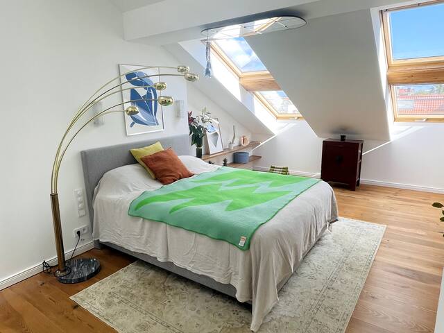 Quiet Luxury Rooftop Loft in Kreuzberg Gräfekiez gallery image 3