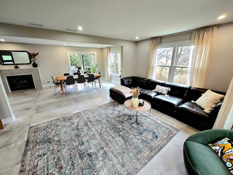 8 min Walk to Beach*Passes*Secluded Waterfront*