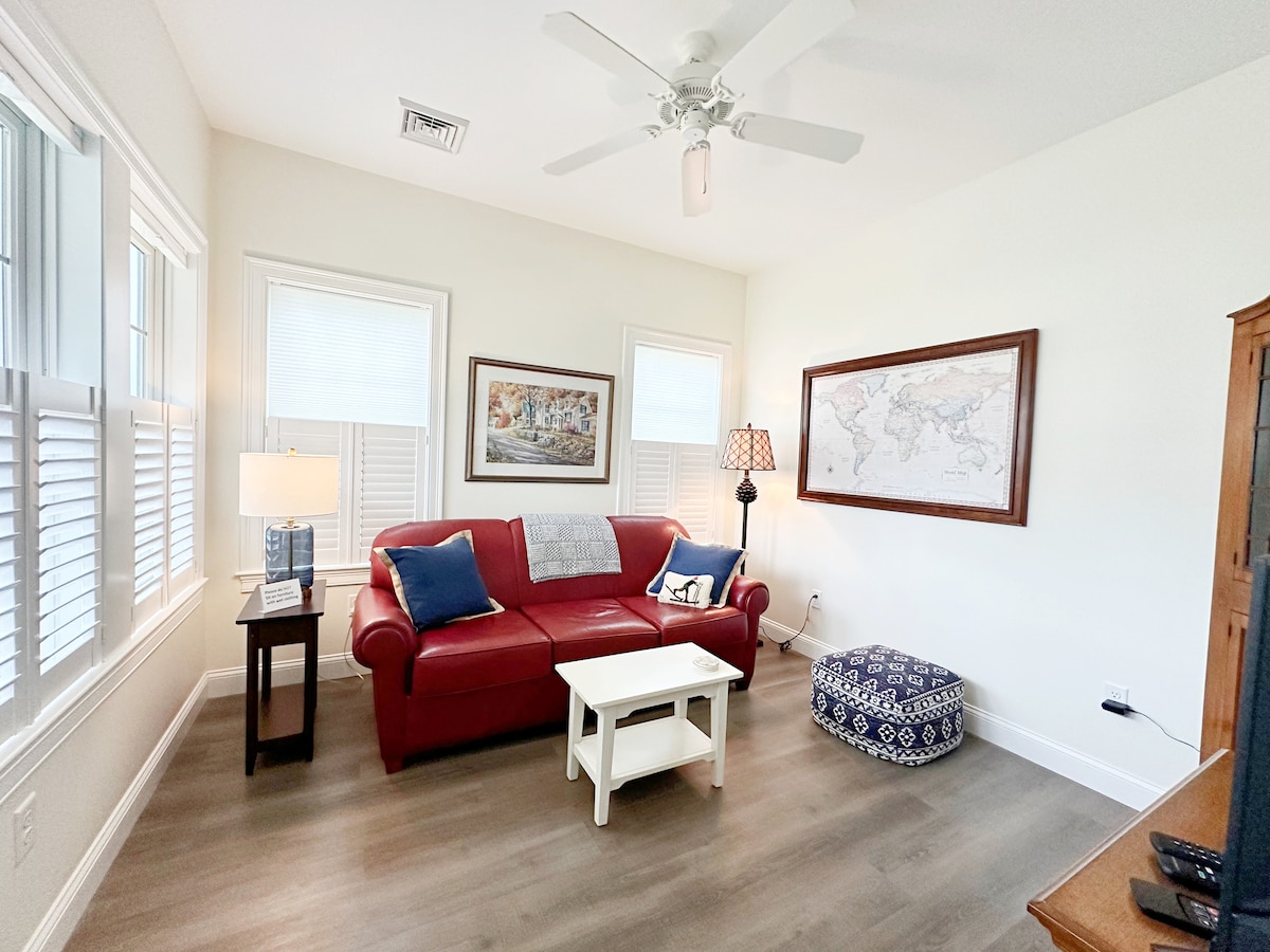 اسحب أريكة أريكة بحجم كوين في وكر خاص مع تلفزيون