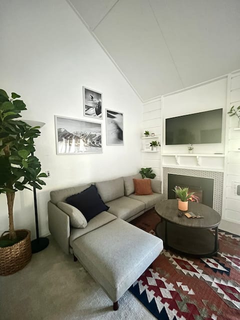 Successful Airbnb property: Bright, upper unit condo with loft | Fox Burrow in Mammoth Lakes
