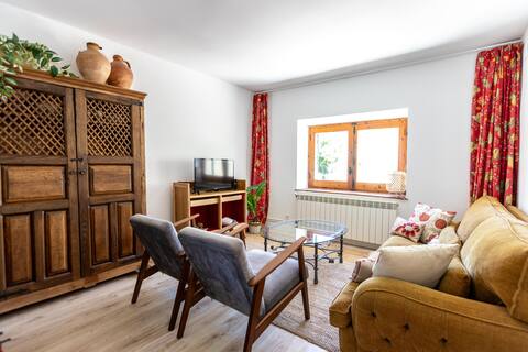 House with private garden, bbq and community pool