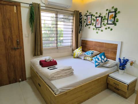Orraica 306 : Entire 1 BHK with Wi-fi and AC
