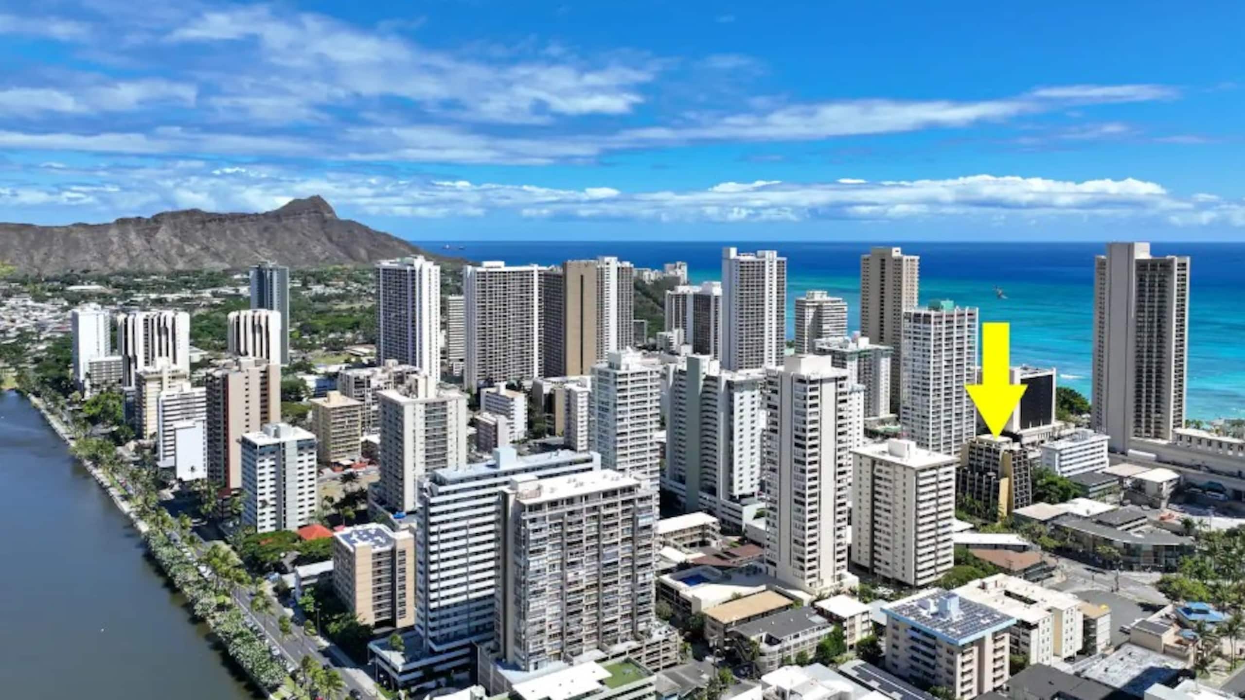 Bamboo 1005 Central Waikiki Queen Studio,Pool,AC - Image 14