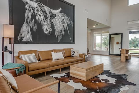 5-bedroom with pool on Private Ranch