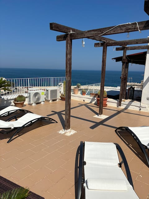 Between the sky and the sea