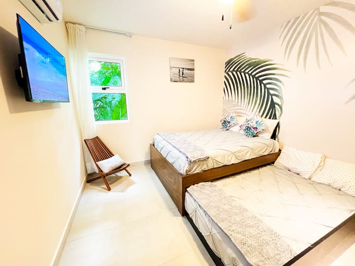 ห้องพักพร้อมเตียงคู่ 2 หลังรองรับได้ 4 คน