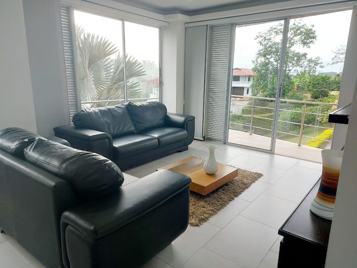 Finca Privada Con Piscina Y Lago De Pesca - Pereira