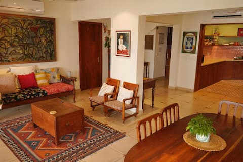 Stunning Art filled / Water View apt in Kochi