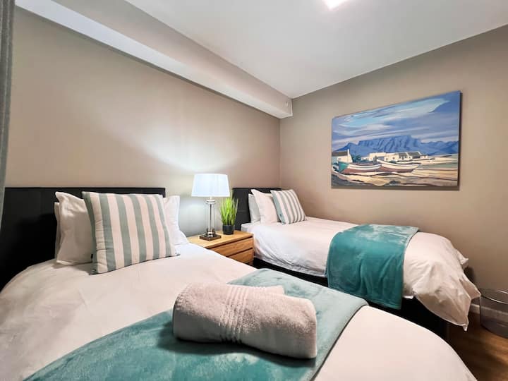 Აირჩიეთ 2 ერთადგილიანი საწოლი ან 1 დიდი ზომის საწოლი.