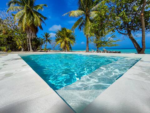 Private Villa 200m² on beach, 180° sea view + Pool