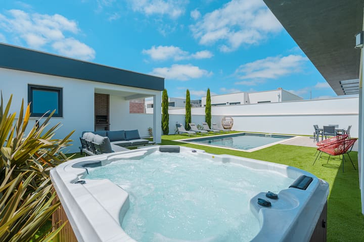 Villa Mauricio, with jacuzzi and private pool
