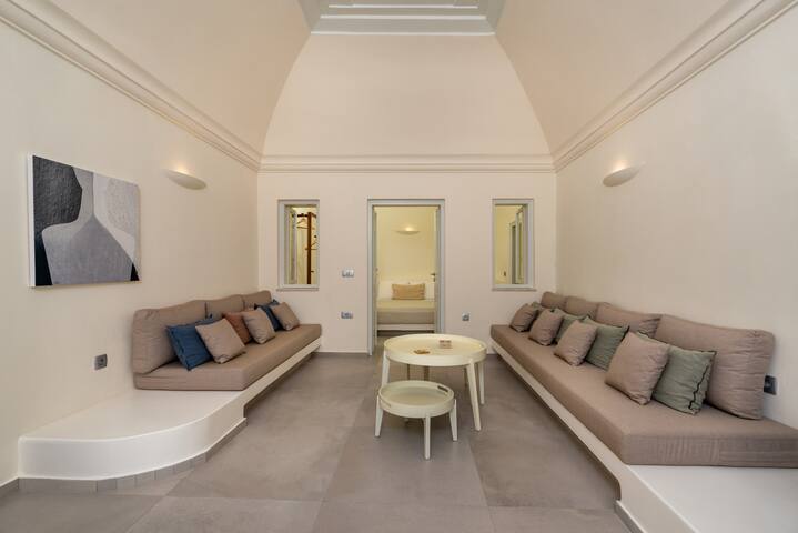 Villa Finika Santorini gallery image 2