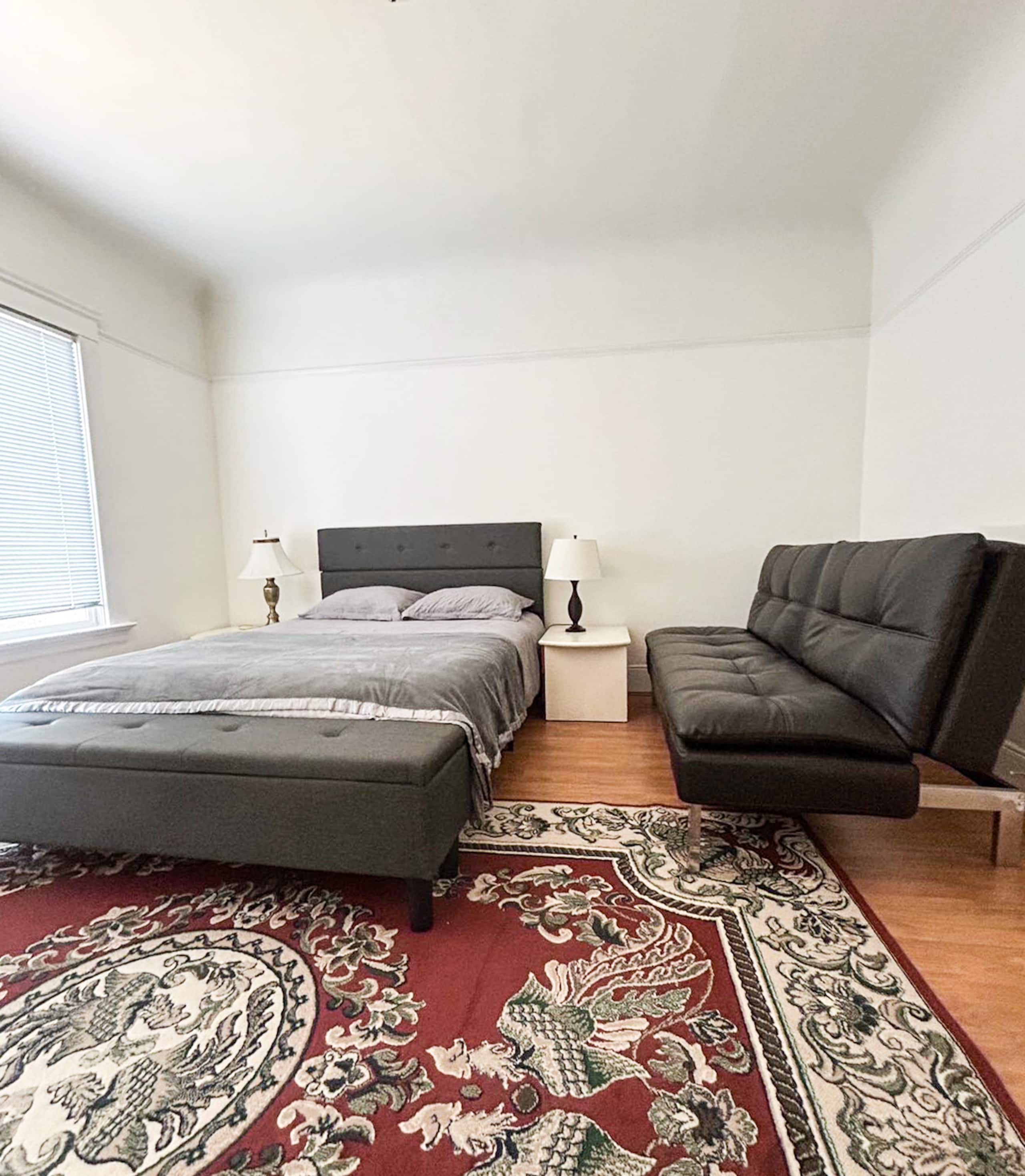 Home in San Francisco · ★4.94 · 3 bedrooms · 5 beds · 1.5 baths - Image 14