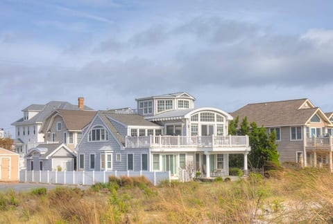 Beachfront House w/ POOL 94th St