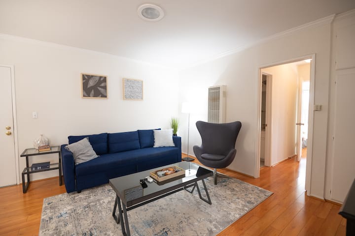 Stylishly Chic & Sunny 2 Bdrm Flat In Weho! - West Hollywood
