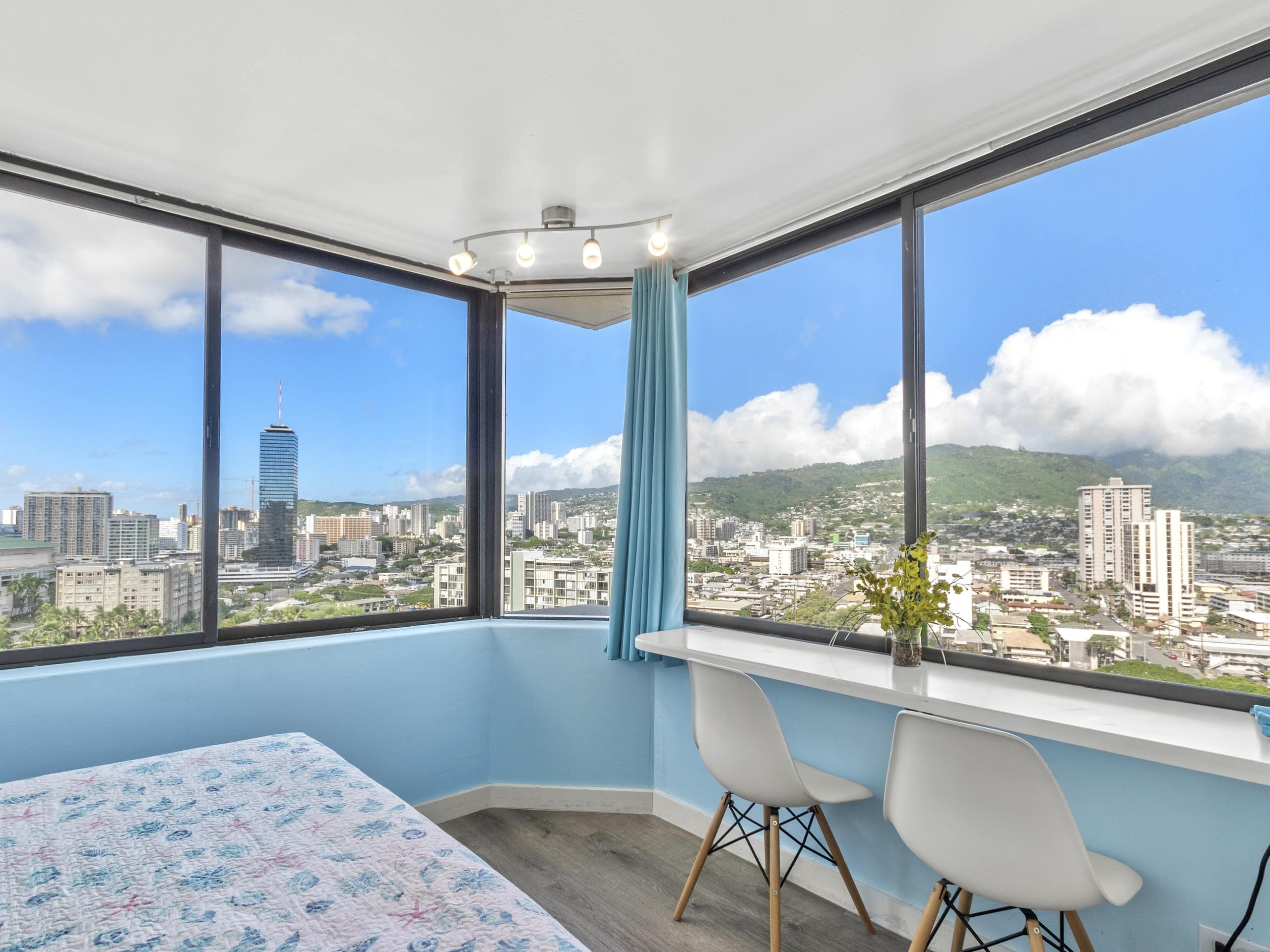 Renovated High Floor Sweet Home in Waikiki - Image 2