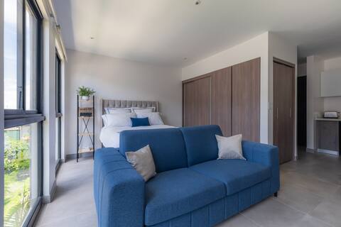 Brand new cosy loft. 3 min from SJO airport