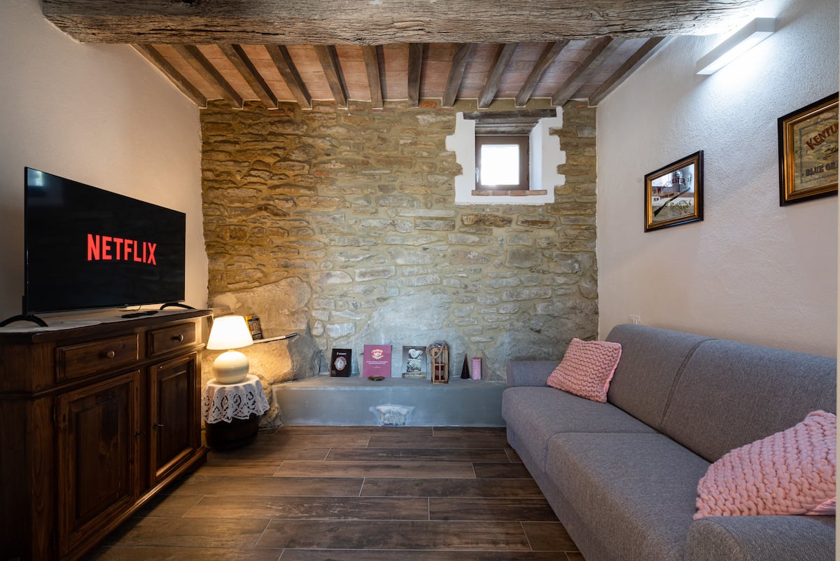 Antico Casale — Piscina privata e vista su Cortona