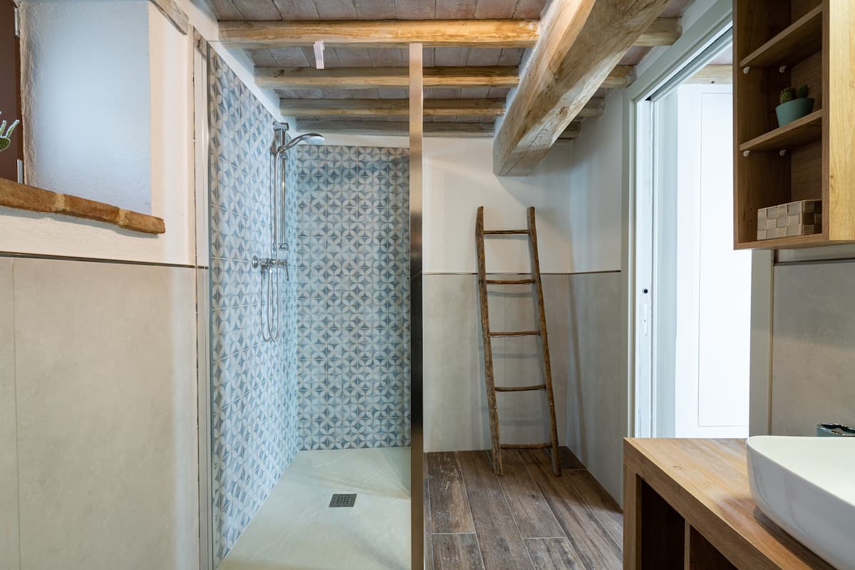 Antico Casale — Piscina privata e vista su Cortona — 26